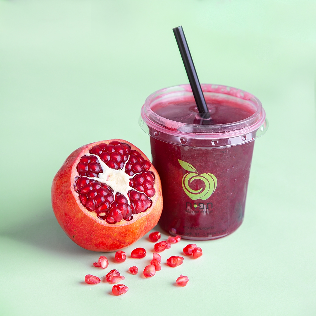 רימונים סחוט טרי - Freshly Squeezed Pomegranates