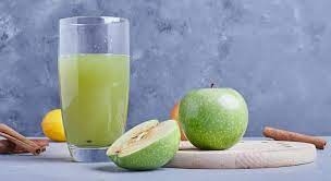 תפוחים סחוט טרי - Freshly Squeezed Apples